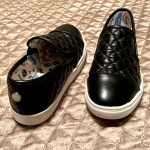 Girls Steve Madden quilted slip on black shoe size 4